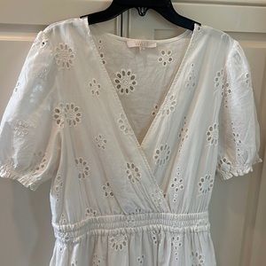 Brand:Wayf Size:Medium Color:White